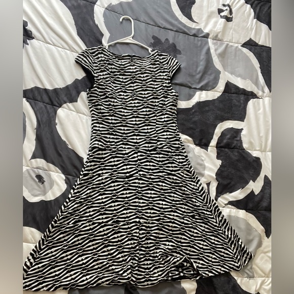 Anne Klein Dresses & Skirts - Anne Klein Black and White Zebra Print Midi Dress